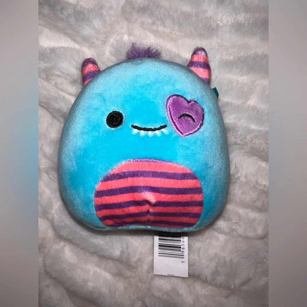 Bundle of 5 Squishmallows Minis (4–5”) - Picture 9 of 15